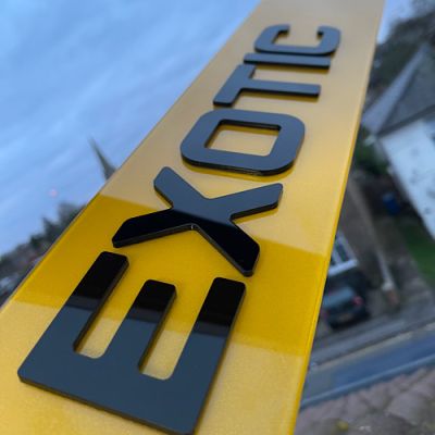 4D IRISH METRO RAISED DOMED GLOSS BLACK NUMBER PLATES