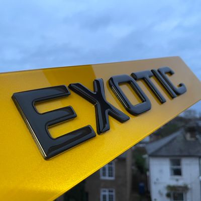 4D GEL IRISH METRO RAISED DOMED GLOSS BLACK NUMBER PLATES